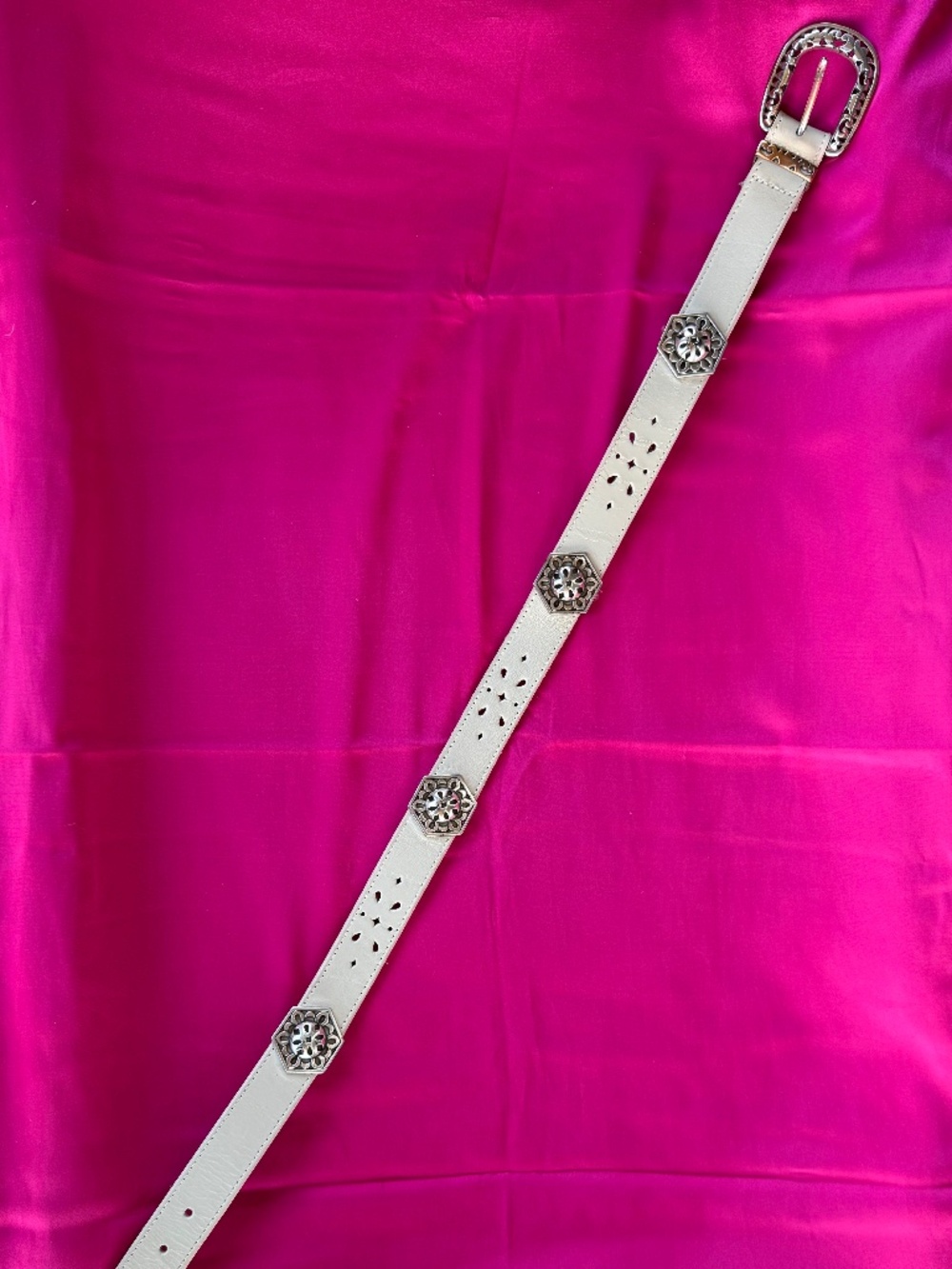 Brighton White Leather Belt XSmall/Small – Silver Buckle – Soft Vintage Patina